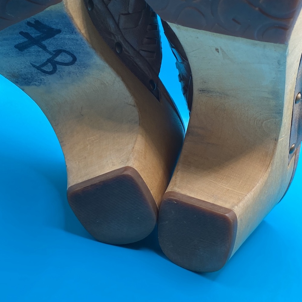 Women’s UGG Vivica Wood Clogs, Sz. 6 U.S. EUC - Picture 7 of 9